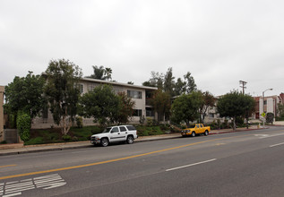 Encino Riviera in Encino, CA - Foto de edificio - Building Photo