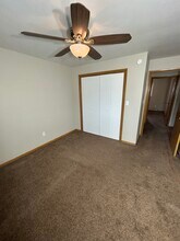 400 Rainbow Dr, Unit Apartment 3 in Peshtigo, WI - Foto de edificio - Building Photo
