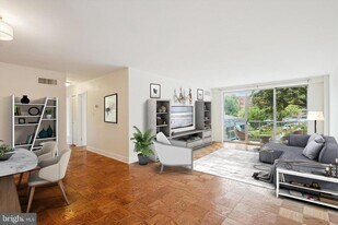 4977 Battery Ln in Bethesda, MD - Building Photo