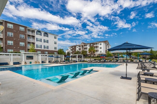 The Met Apartment Homes in Hattiesburg, MS - Building Photo - Building Photo