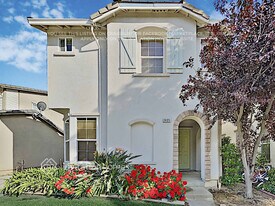 2405 White Dr in Fairfield, CA - Building Photo