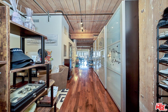 property at 530 S Hewitt St
