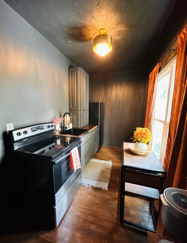 3500 Sevier Ave in Knoxville, TN - Foto de edificio - Building Photo