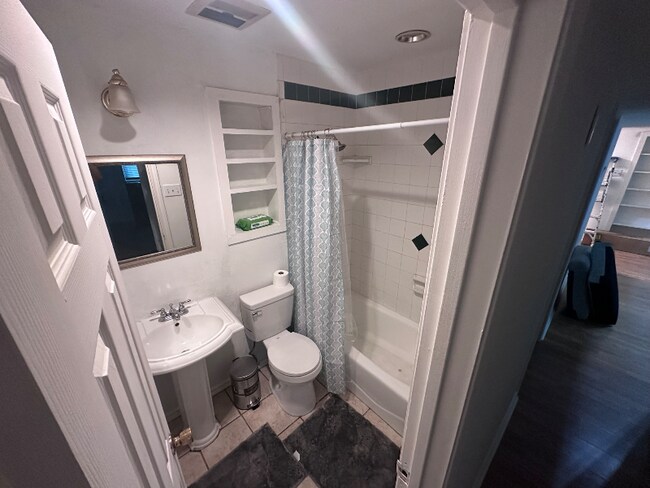 1017 Heritage Dr in Garland, TX - Building Photo - Building Photo