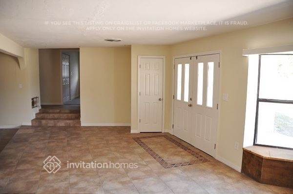 2401 24th Way in Sarasota, FL - Building Photo