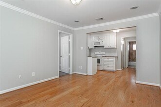 4931 Junius St in Dallas, TX - Foto de edificio - Building Photo