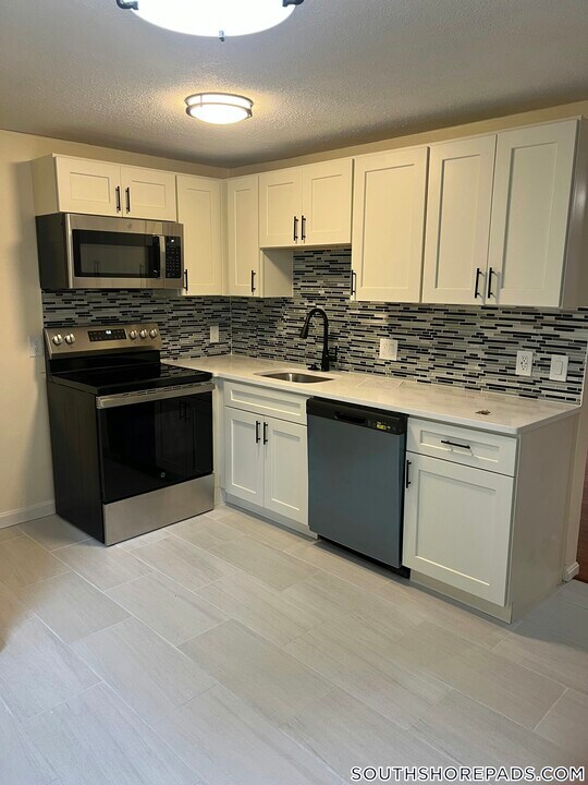 217 Beaver Dam Rd in Plymouth, MA - Building Photo