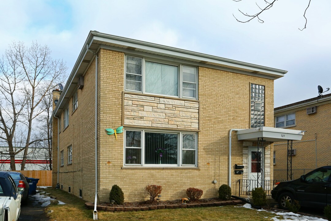 305 S Hale St in Addison, IL - Building Photo