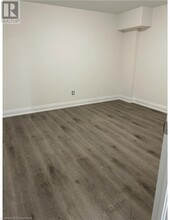 95 Burrwood Dr in Hamilton, ON - Building Photo - Building Photo