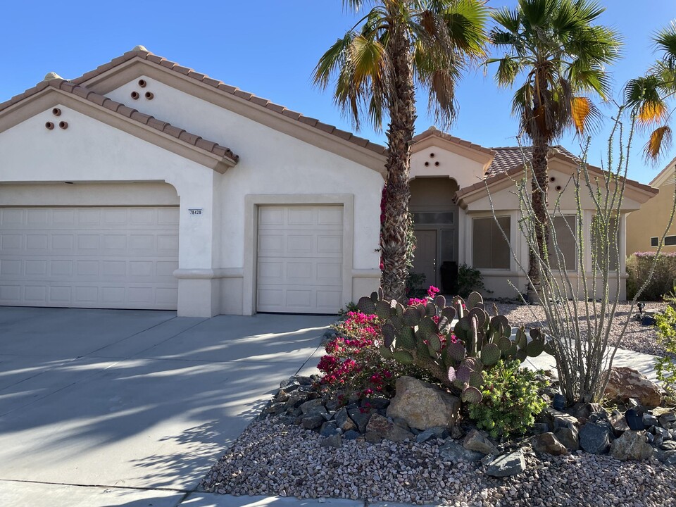 78428 Palm Tree Ave in Palm Desert, CA - Foto de edificio