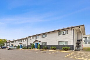 Treecrest Burnside in Portland, OR - Building Photo