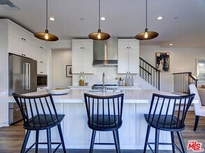 5600 W 78th St in Los Angeles, CA - Building Photo - Building Photo