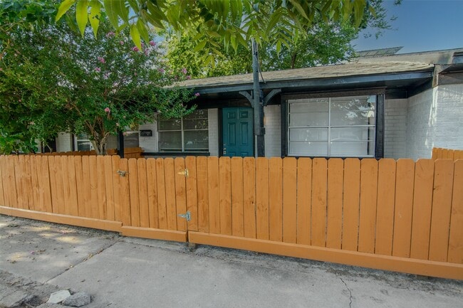 property at 1621 Northwood St