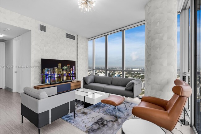 1100 Biscayne Blvd, Unit 4605 in Miami, FL - Building Photo - Building Photo