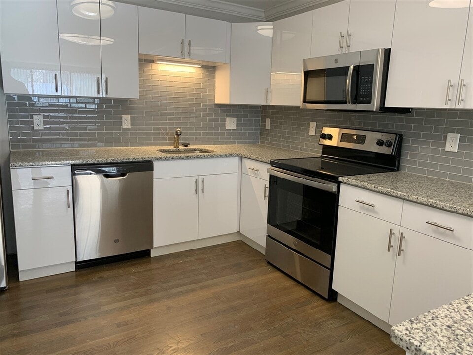 520 Washington St, Unit 1 in Brookline, MA - Building Photo