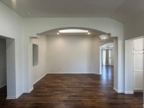 10407 Loughton Ave in Bakersfield, CA - Building Photo - Building Photo