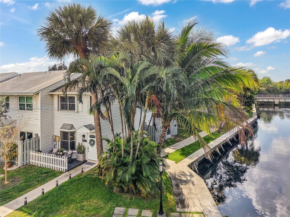 1967 NE 15th Ave in Fort Lauderdale, FL - Building Photo