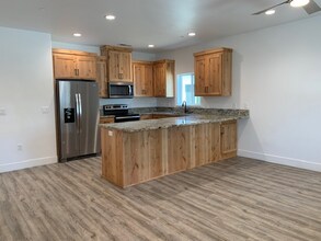 1730 Palm Ave in Chico, CA - Foto de edificio - Building Photo