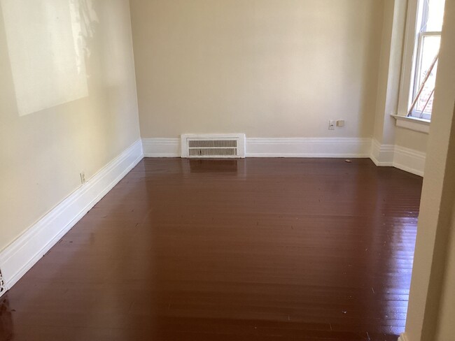 property at 3913-3915-3915 W Walnut St