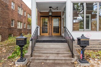 715 5th St SE, Unit Upper in Minneapolis, MN - Foto de edificio - Building Photo