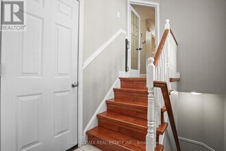 1073 Gabriel Pl in Burlington, ON - Building Photo - Building Photo