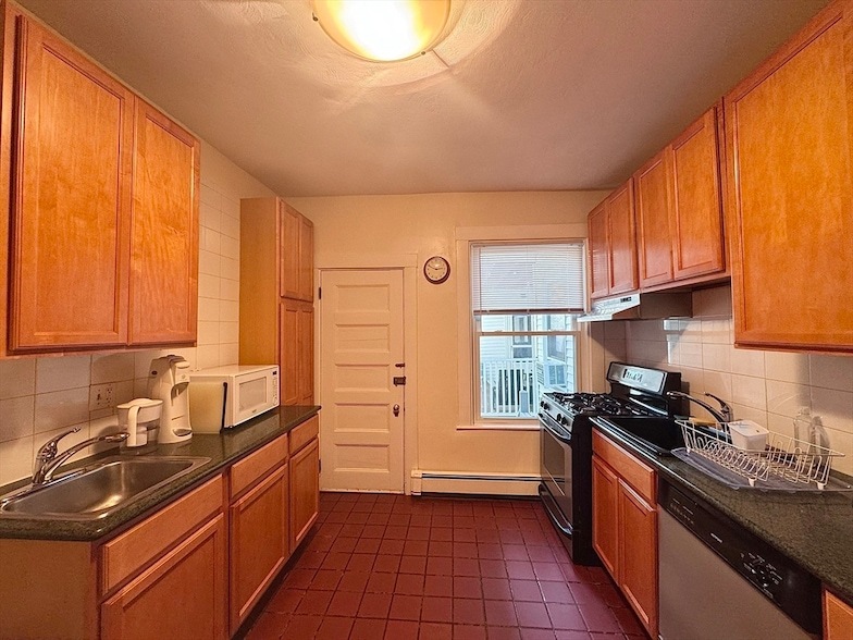 40 Stanton Rd, Unit 1 in Brookline, MA - Building Photo