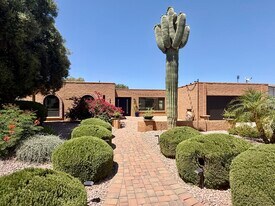 2816 E Laurel Ln in Phoenix, AZ - Building Photo