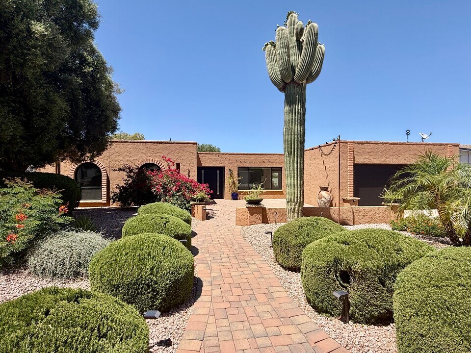 2816 E Laurel Ln in Phoenix, AZ - Building Photo