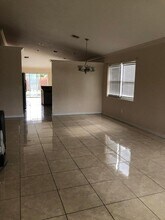 1049 Park Hill Dr in Haverhill, FL - Building Photo - Building Photo