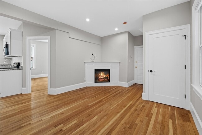 property at 921-923-923 E Broadway