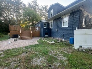 8421 E 10 Mile Rd in Center Line, MI - Building Photo - Building Photo