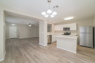 13486 W Young St in Surprise, AZ - Foto de edificio - Building Photo