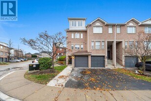 19 Spadina Rd in Brampton, ON - Building Photo