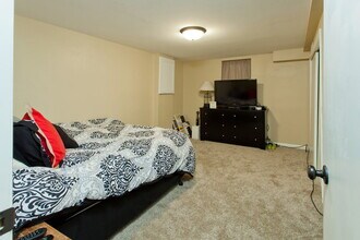 831 Weeks Ave SE in Minneapolis, MN - Foto de edificio - Building Photo