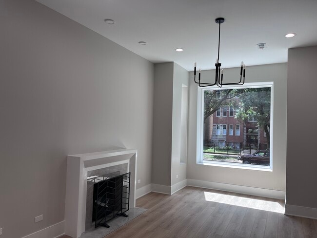 1408 W Cuyler Ave, Unit 1st Floor in Chicago, IL - Building Photo - Building Photo