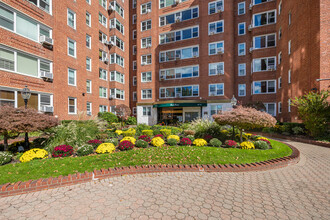 Park Briar in Forest Hills, NY - Foto de edificio - Building Photo