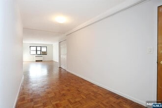 208 Anderson St in Hackensack, NJ - Building Photo - Building Photo