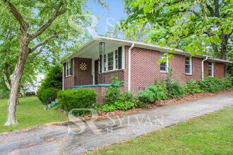 1041 Westhaven Dr in West Columbia, SC - Foto de edificio - Building Photo
