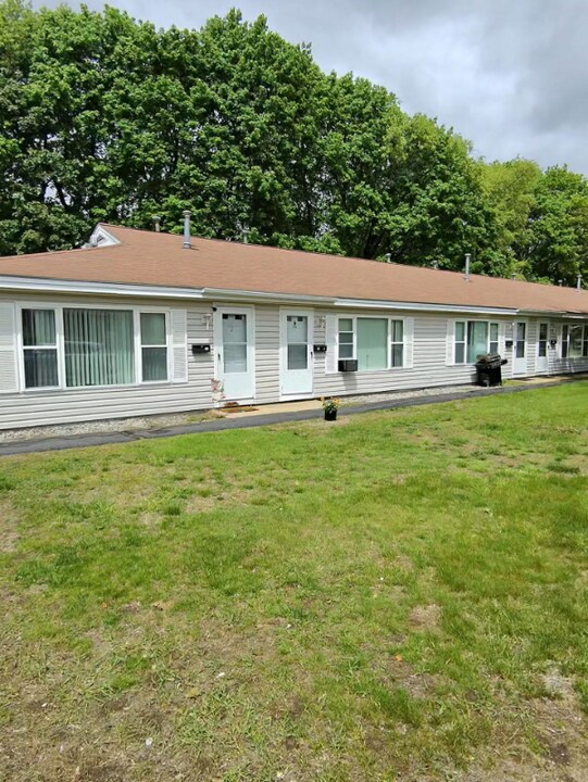 11 Madison Ave in Rochester, NH - Foto de edificio