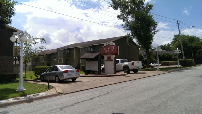 Park Place Apartments in Brenham, TX - Building Photo