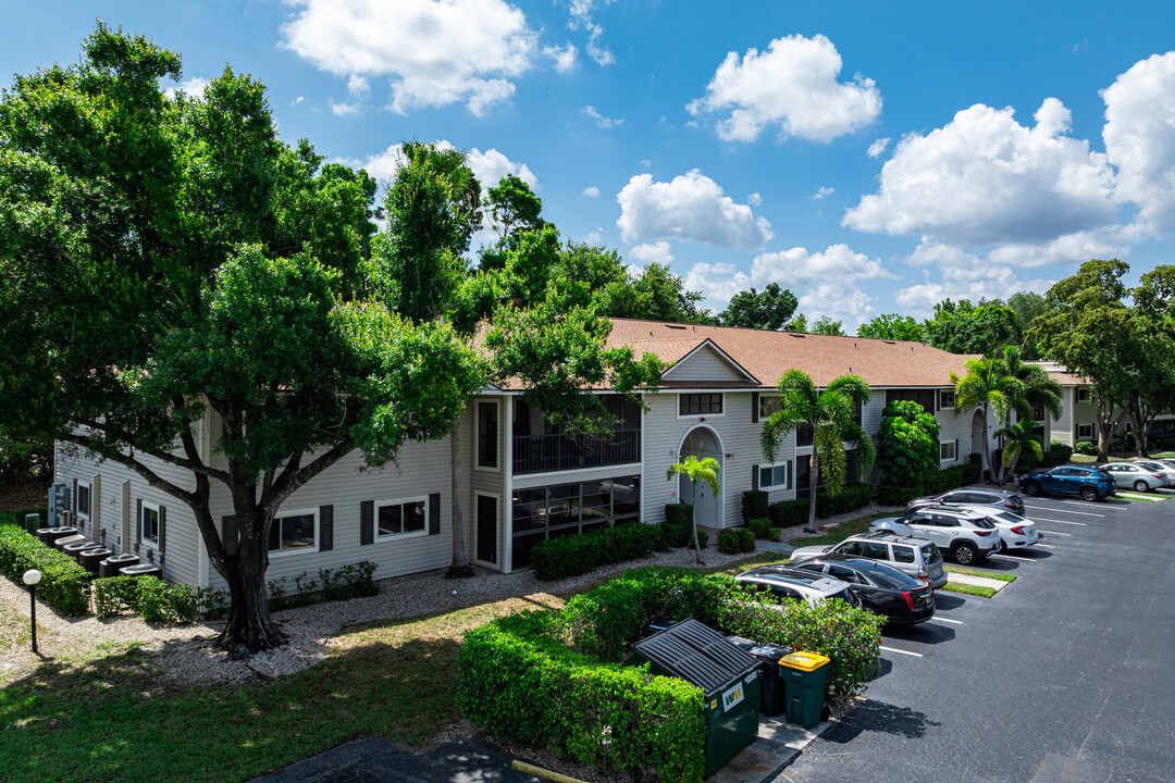 Summerlin Woods in Ft. Myers, FL - Building Photo