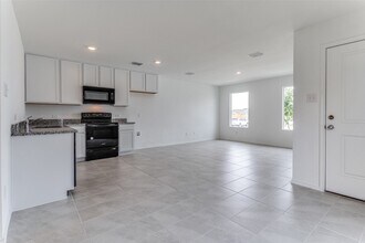 126 Sunflower St in Princeton, TX - Foto de edificio - Building Photo