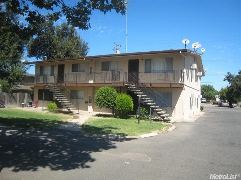 1406 Leonard Ave in Modesto, CA - Building Photo