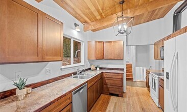 616 117th St S in Tacoma, WA - Foto de edificio - Building Photo