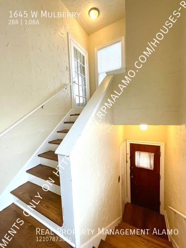 1645 W Mulberry Ave in San Antonio, TX - Building Photo - Building Photo