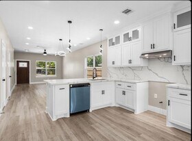 102 Schade Ln, Unit B in Houston, TX - Building Photo