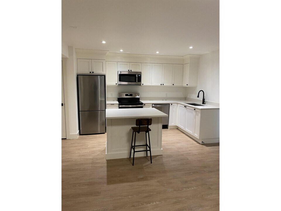 19811 75 Ave in Langley, BC - Building Photo