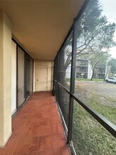 8420 SW 133rd Avenue Rd in Miami, FL - Foto de edificio - Building Photo