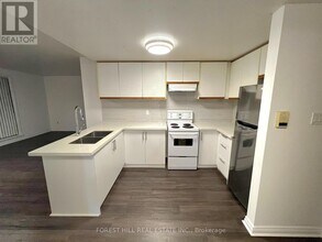 666 St Clair Ave W in Toronto, ON - Building Photo - Building Photo