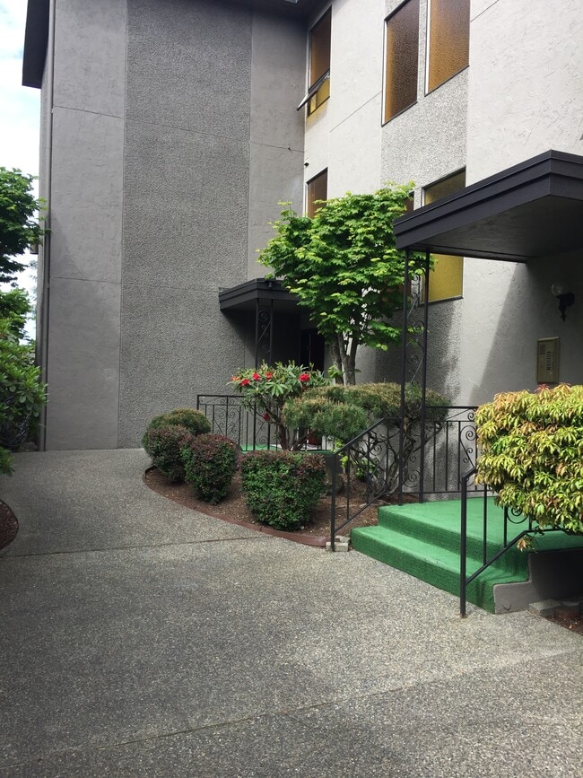 Bitter Lake Apartments